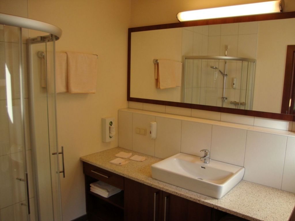 bathroom apartment deluxe